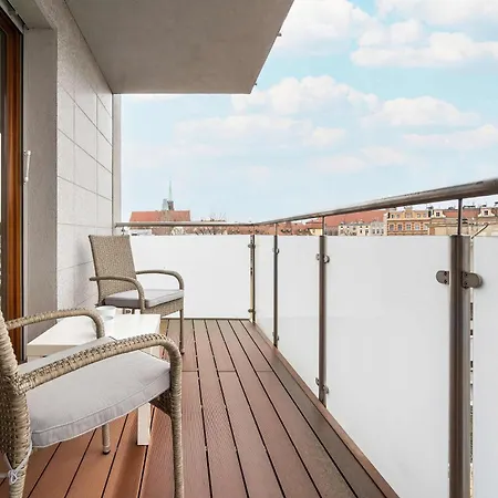 Nowoczesny Blisko Rzeki We Wroclawiu Z Biurkiem I Parkingiem By Renters فروتسواف