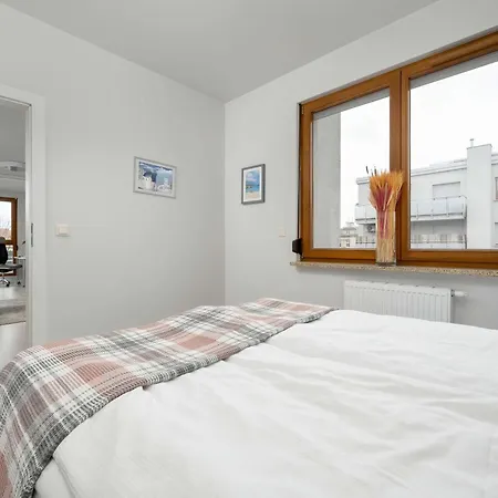 Apartment Nowoczesny Blisko Rzeki We Wroclawiu Z Biurkiem I Parkingiem By Renters Wroclaw