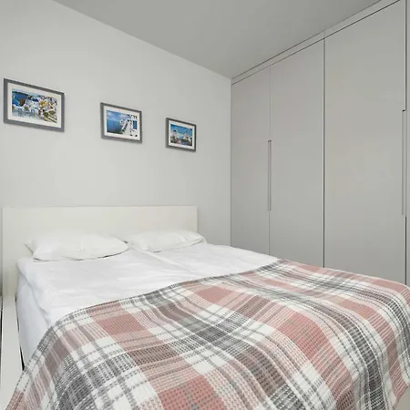 Apartment Nowoczesny Blisko Rzeki We Wroclawiu Z Biurkiem I Parkingiem By Renters Wroclaw